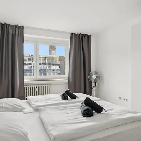Messe 3 Schlafzimmer mit Parkplatz&Balkon Apartment